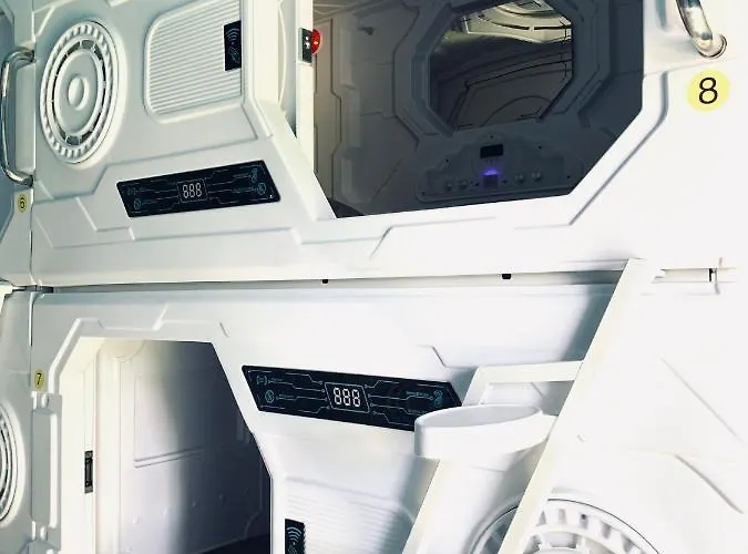 カプセルホテル Capsule Bali 2*